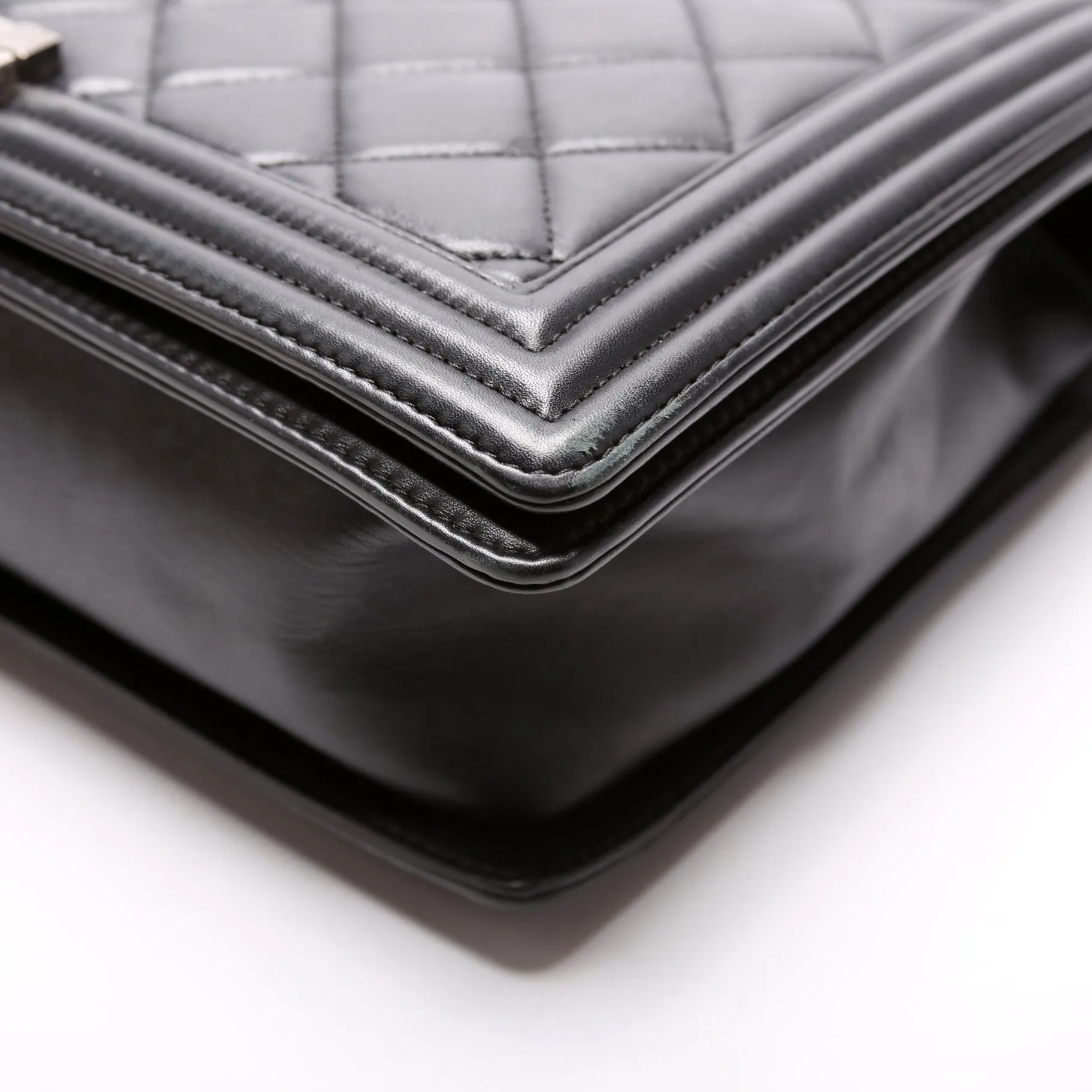 Boy Flap Large Lambskin 19M
