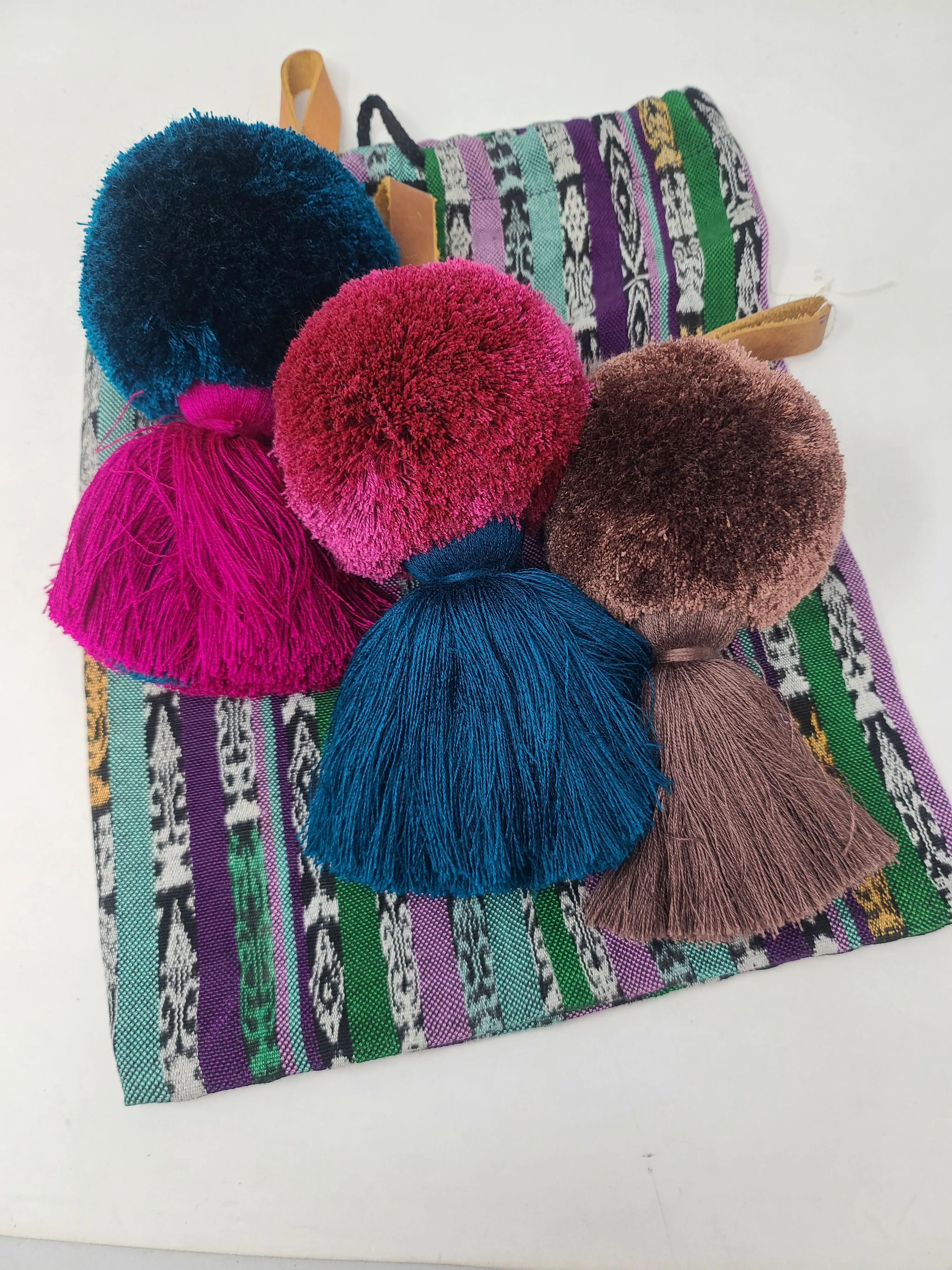 LARGE POM BUNDLE